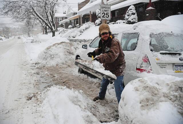 8183832_web1_ptr-Snowmageddon-078