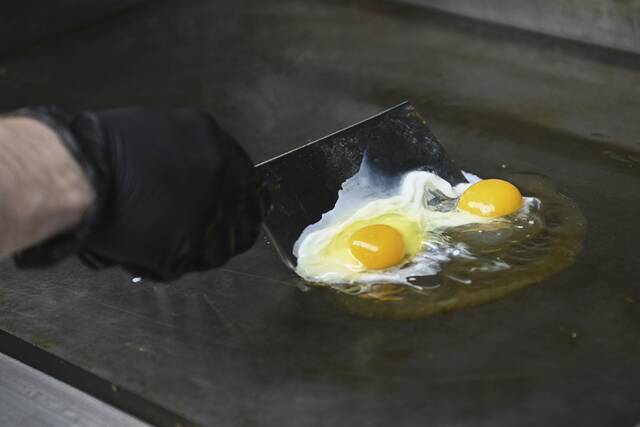 8192327_web1_gtr-GoldenBreakfast002-020125