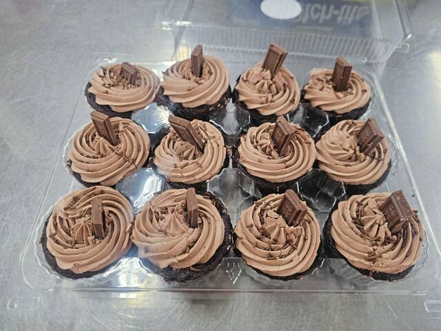 8204169_web1_chocolate-cupcakes