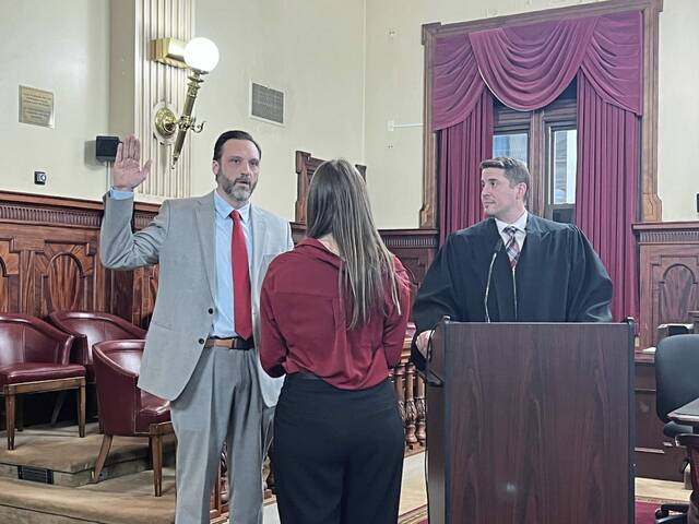 8204425_web1_gtr-SwearingIn3-021225