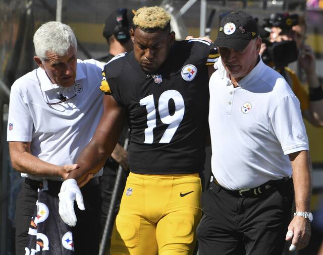 8217527_web1_ptr-Steelers03-101221