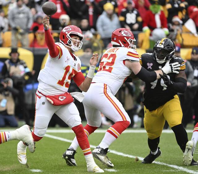 8219435_web1_ptr-SteelersChiefs27-1226