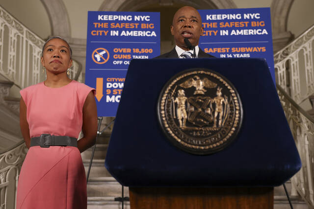 8222402_web1_AP24282621945574