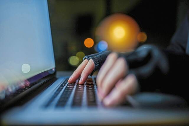 8223933_web1_web-computercrime2