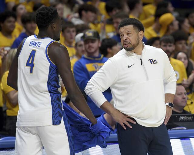 8223989_web1_gtr-pittMBB01-010725