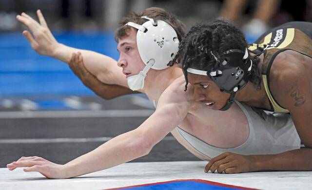 Top seeds mostly reign at WPIAL Class 2A wrestling
