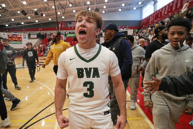 Belle Vernon overcomes halftime deficit; Davis hits clutch free throw to secure 1-point win over Avonworth