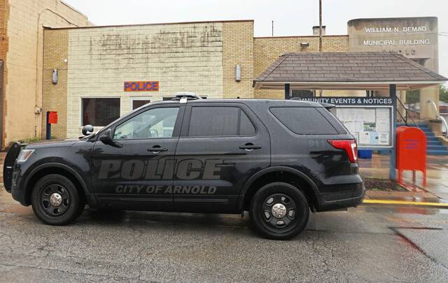 8250561_web1_WEB-arnold-police-3