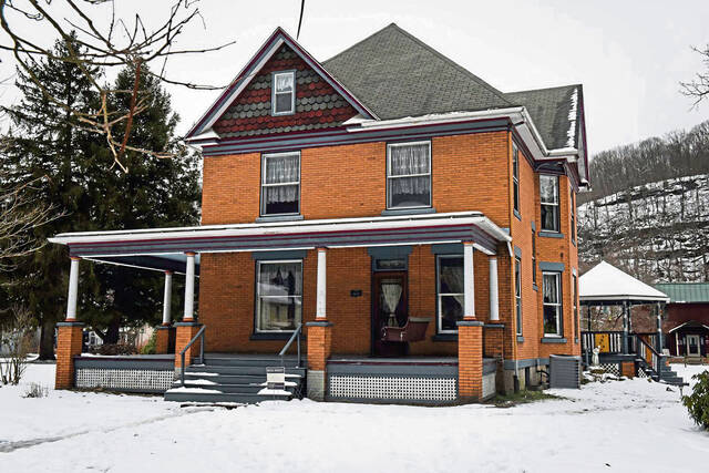 8202571_web1_gtr-BillsHouse001-021421