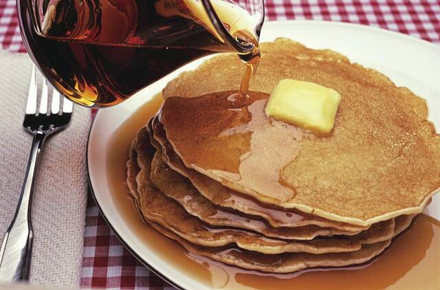 8232532_web1_Pancake-pile