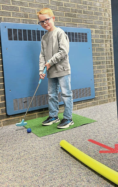 8243538_web1_mini-golf-5