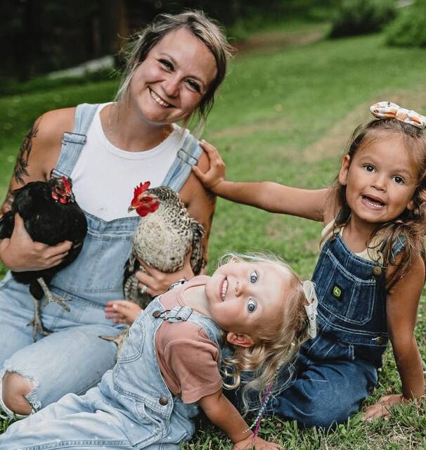 8259559_web1_vnd-her-chickens-022725-8