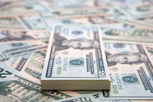 8269230_web1_web-cash6