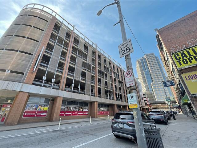 8276543_web1_PTR-View-down-Penn-Ave-Pittsburgh-Strip-District-2025-002
