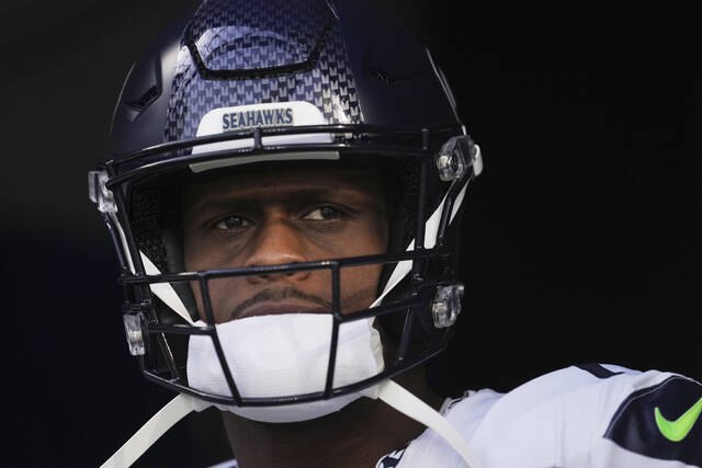 Raiders acquire QB Geno Smith from Seahawks for a 3rd-round pick