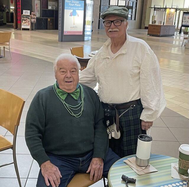8303221_web1_vnd-Mallwalkers3