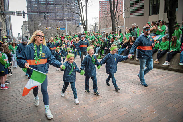 8305994_web1_gtr-LO-StPatrickParade11