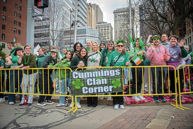 8305994_web1_gtr-LO-StPatrickParade14