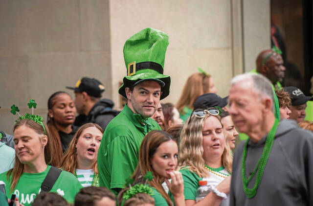 8305994_web1_gtr-LO-StPatrickParade4