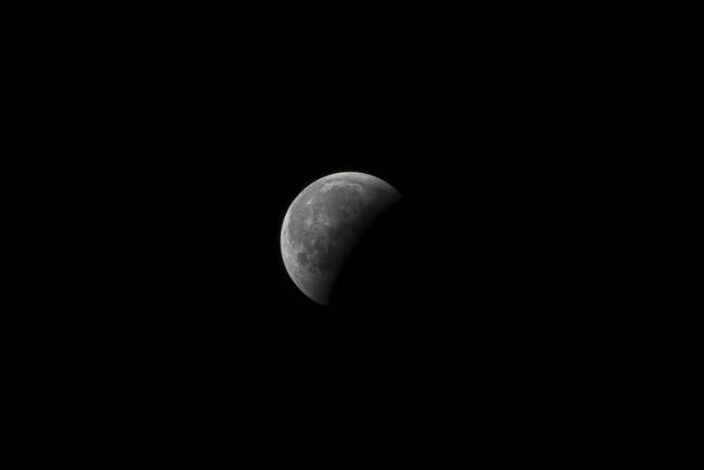 8306077_web1_ptr-MoonLunarEclipse-031425-001