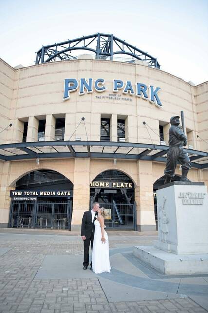 8312957_web1_gtr-SportsWeddings-10