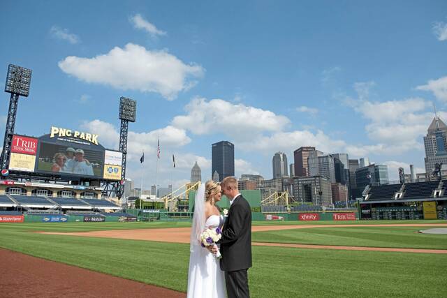 8312957_web1_gtr-SportsWeddings-14