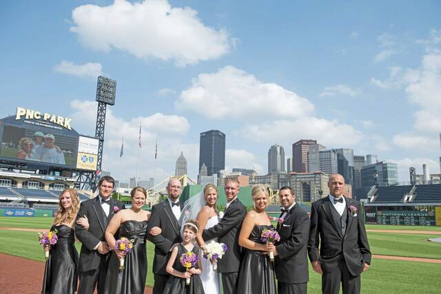 8312957_web1_gtr-SportsWeddings-9