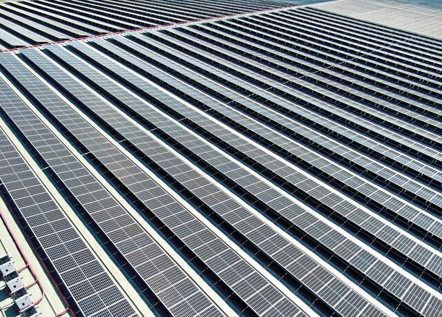 8318258_web1_gtr-CommercialSolar02-032925