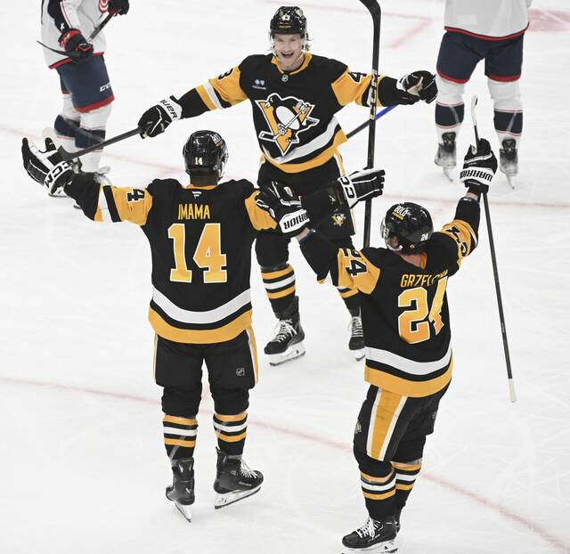 8329668_web1_ptr-PensJackets11-032225