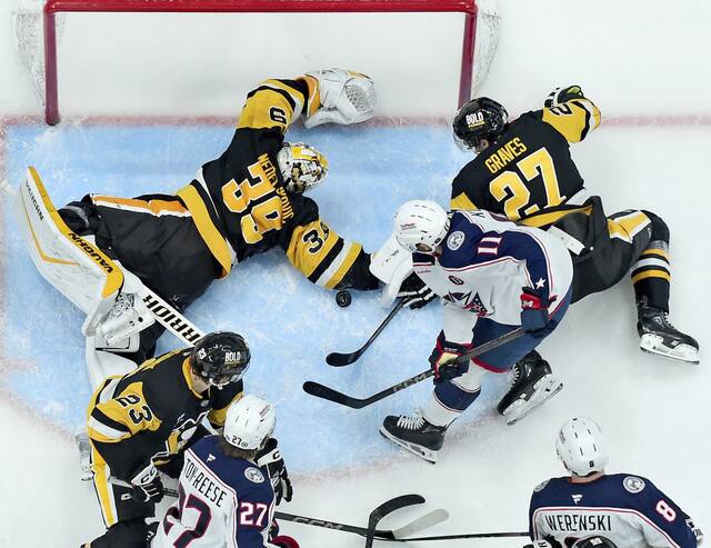 8329668_web1_ptr-PensJackets16-032225