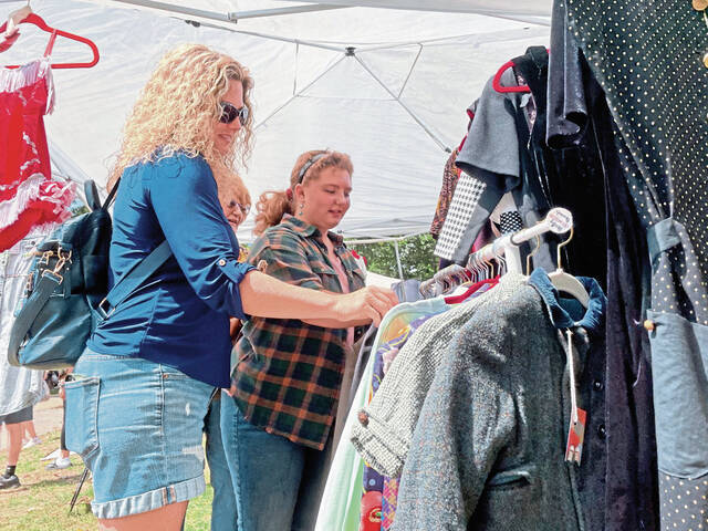 8339355_web1_gtr-VintageMarket06-090224
