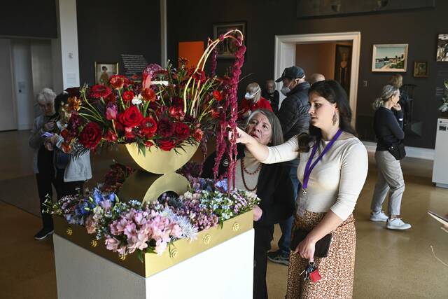 8340115_web1_gtr-lo-ArtInBloom002-032825