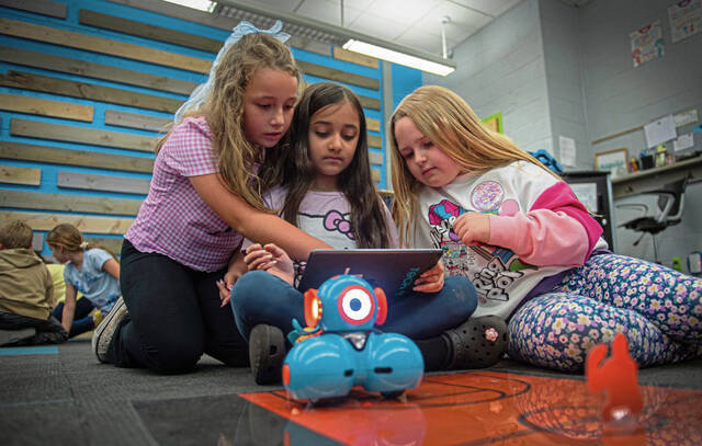 8359118_web1_vnd-Robotbball3