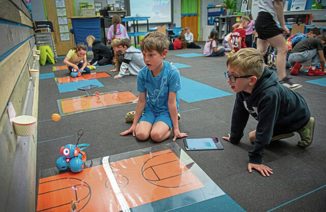 8359118_web1_vnd-Robotbball7