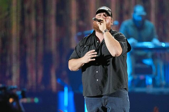 8361454_web1_ptr-ConcertLuke-012423
