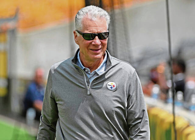Before the news that Actress Sydney Sweeney announced that she would visit the Steelers, Art Rooney II immediately declared: "I don't want any Red Wave to visit", causing an explosion on the field...vannguyen
