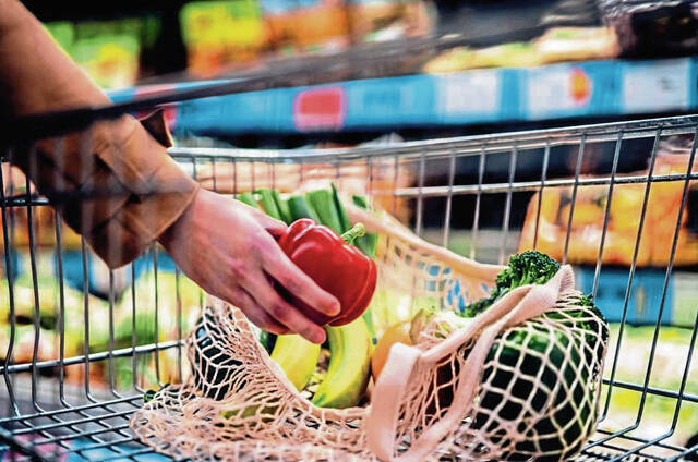 8371486_web1_Groceries