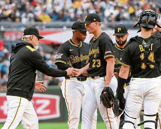 8374648_web1_ptr-BucsYankees01-040525