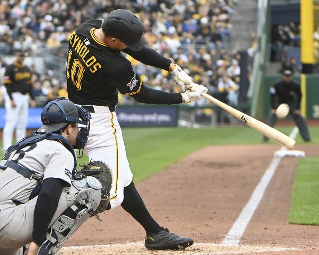8374648_web1_ptr-BucsYankees03-040525