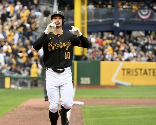 8374648_web1_ptr-BucsYankees04-040525