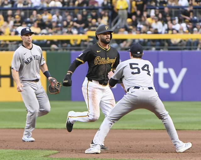 8374648_web1_ptr-BucsYankees07-040525