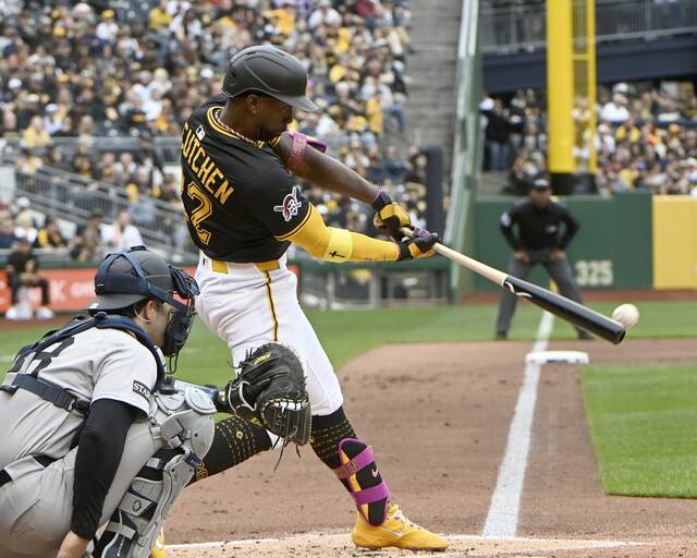 8374648_web1_ptr-BucsYankees08-040525