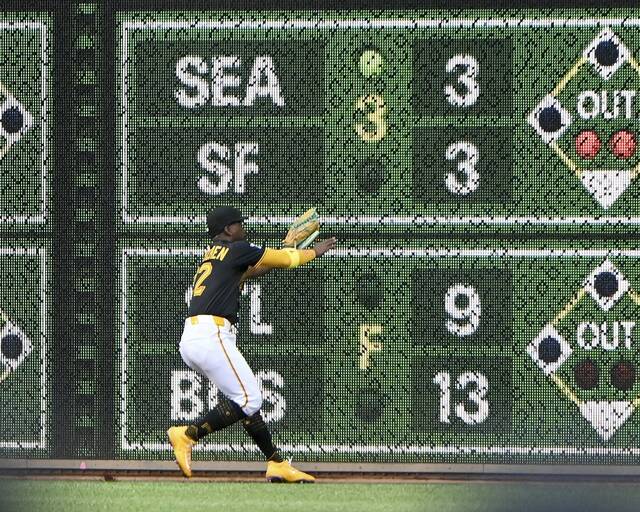 8374648_web1_ptr-BucsYankees09-040525