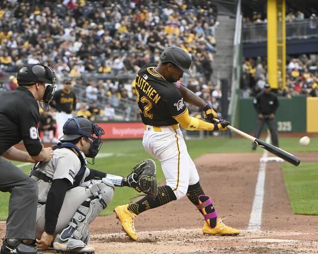8374648_web1_ptr-BucsYankees10-040525