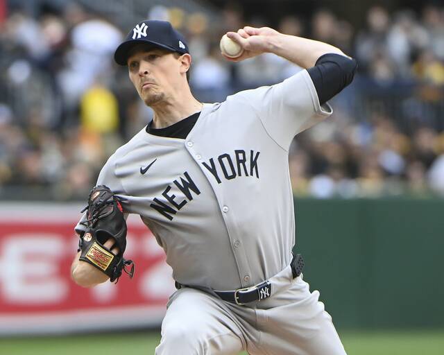 8374648_web1_ptr-BucsYankees12-040525
