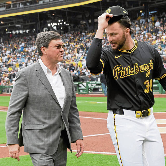 8374750_web1_ptr-BucsYankees18-040525