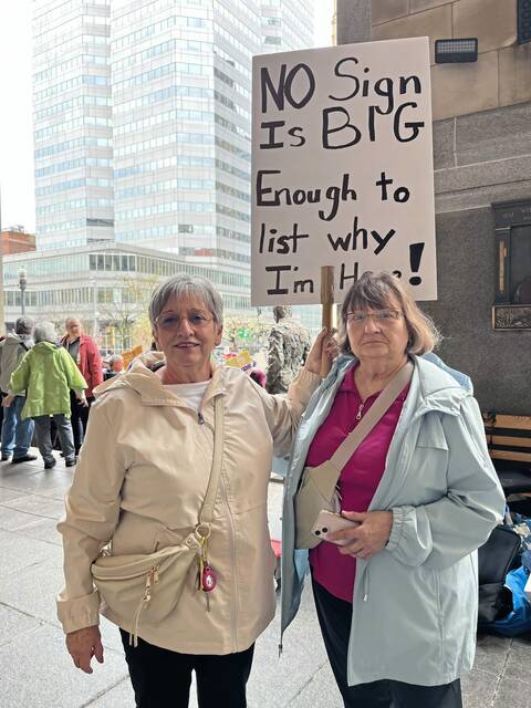 8375016_web1_ptr-handsoffRitt1-040625
