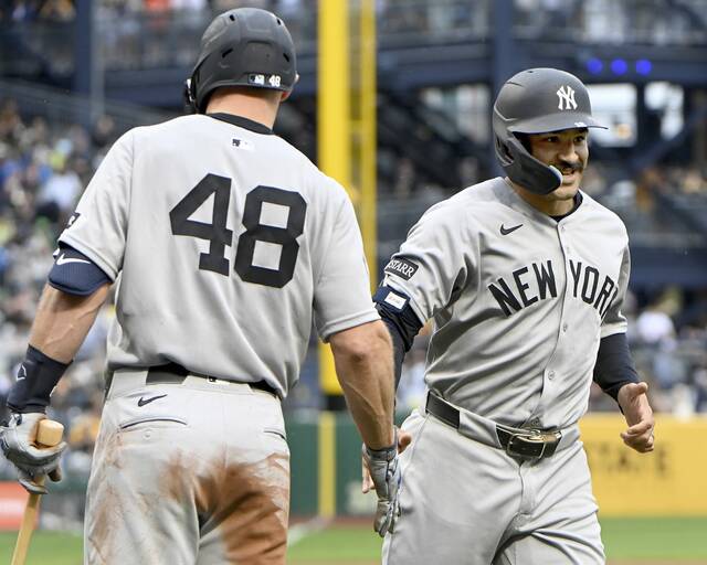 8377175_web1_ptr-BucsYankees02-040625