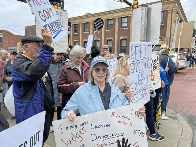8377360_web1_gtr-HandsOffGBG2-040625