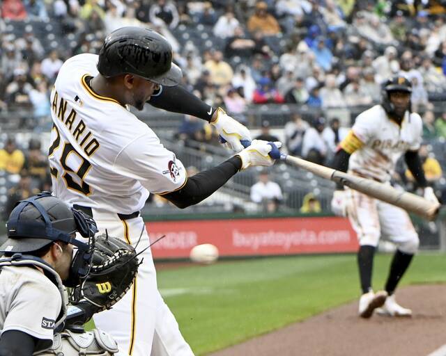 8378526_web1_ptr-BucsYankees15-040625